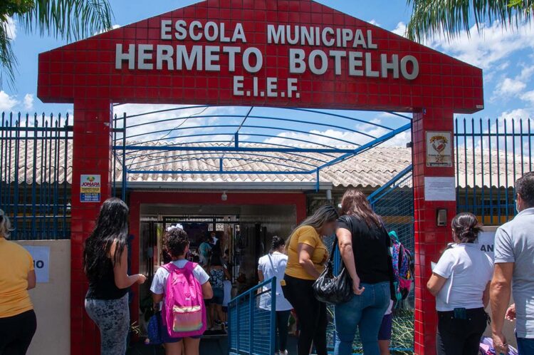 Escolas municipais de Paranavaí recebem mais de 6.100 crianças a partir de hoje