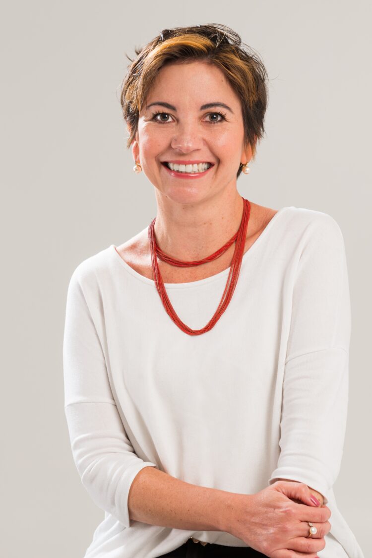 Educadora financeira lança livro “Mulheres que transformam mulheres”