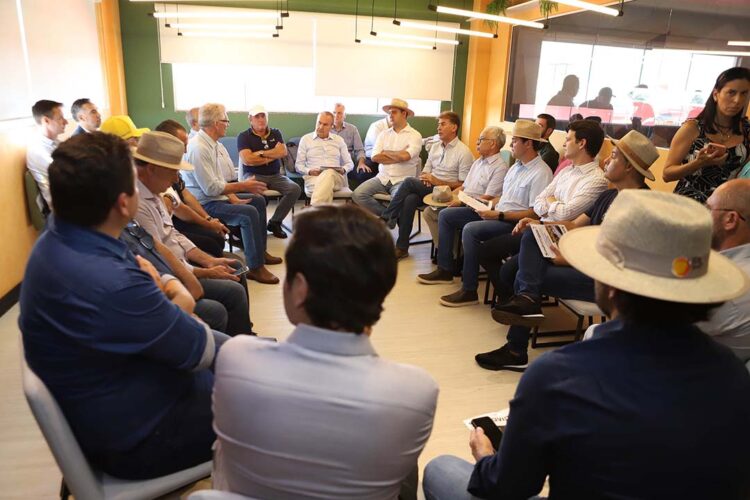 Paraná articula bloco com demais estados do  Sul para proteção sanitária contra a gripe aviária