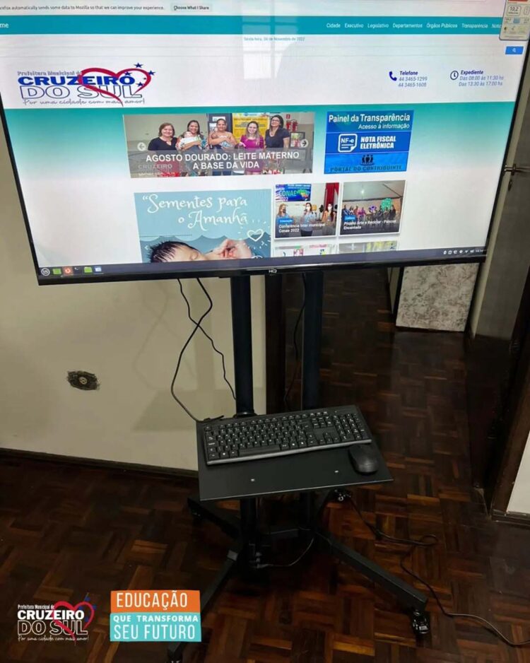 Secretaria de Educação recebe Kit’s Multimídia “Educatron”