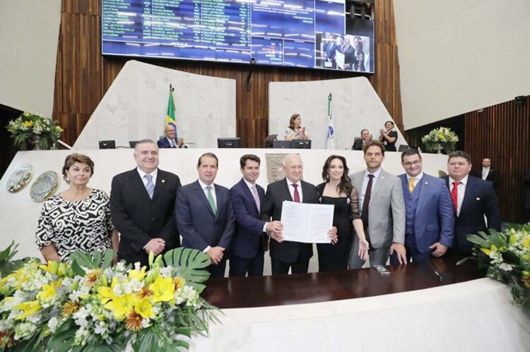 Deputados reconduzem Traiano à presidência da Assembleia