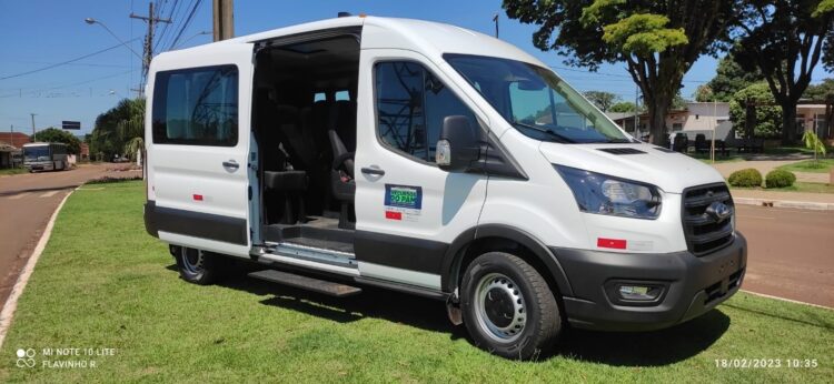 Prefeitura conquista veículo para o transporte escolar