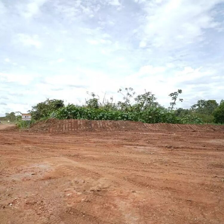 Prefeito Eliel Correa acompanha evolução  da obra na rampa da Vila dos Pescadores