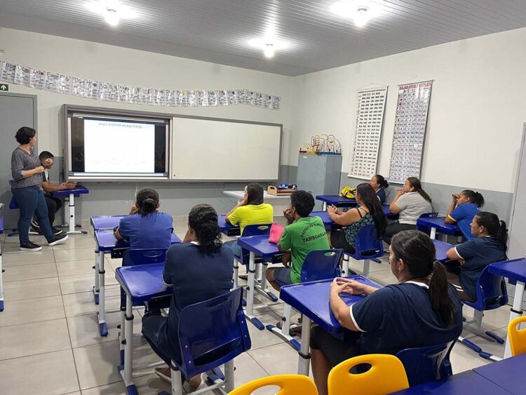 Profissionais da Merenda Escolar da Rede  Municipal de Ensino participam de Treinamento