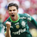 Raphael Veiga revela que mira em três jogadores em bola parada