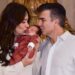 Claudia Raia e Jarbas Homem de Mello deixam a maternidade com o bebê Luca