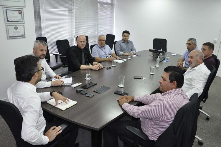 Fomento Paraná prorroga campanha de renegociação de contratos para taxistas