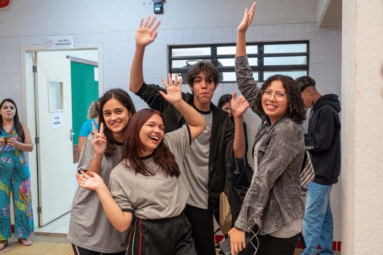 Volta às aulas da rede estadual tem reforço na educação em tempo integral e mais tecnologia