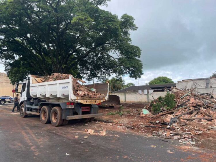 Demolições fazem parte de projeto para construção da nova sede da Ditran e Guarda Municipal