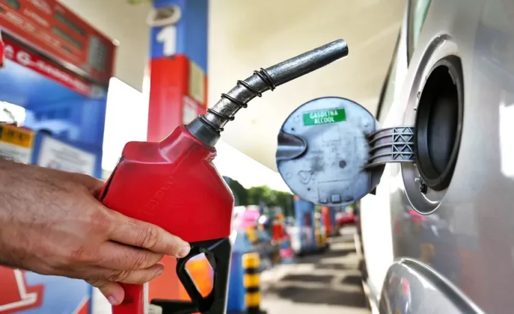Governo decide aumentar biodiesel no diesel; preço da bomba deve subir 2 centavos