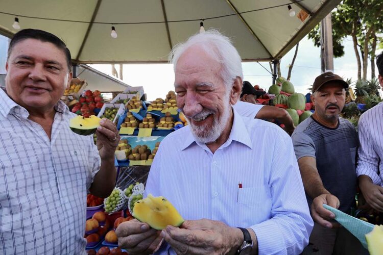 Darci Piana exalta importância da agroindústria do Paraná durante visita à ExpoUmuarama