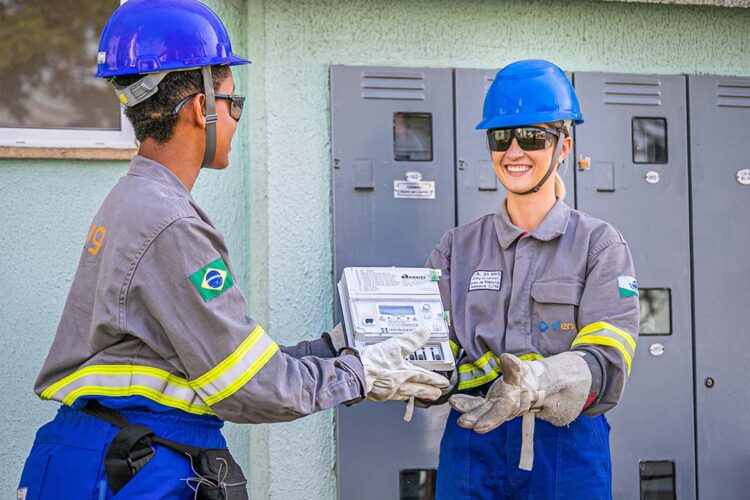 Força de trabalho feminina rompe barreiras e se destaca no programa Rede Elétrica Inteligente
