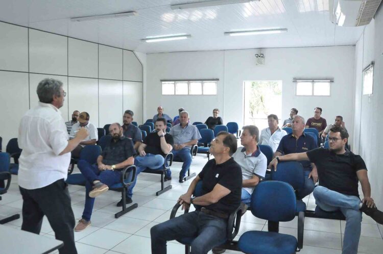 Empresários buscam informações sobre  criação da APA Caiuá em Paranavaí