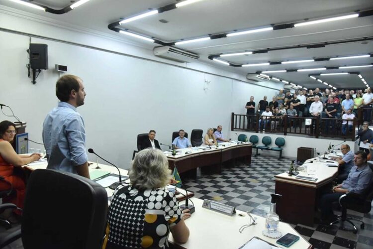 Aprovado em primeiro turno projeto que amplia número de vereadores