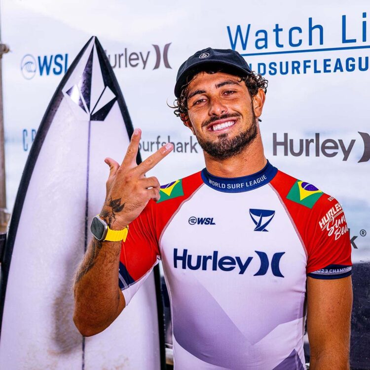 Irmão de ex-BBB é campeão da etapa  de Portugal do Mundial de Surfe