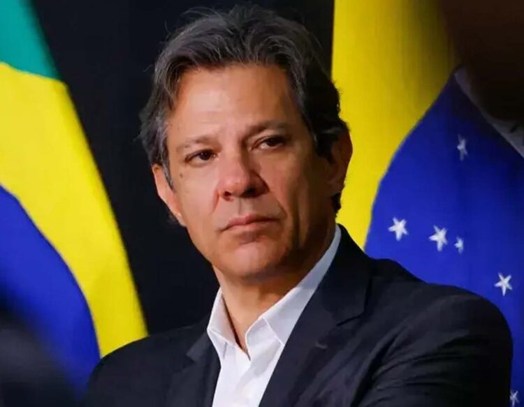 Petroleiras têm lucro exorbitante e taxar exportação é solução de transição, diz Haddad