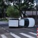 Carro capota após batida no cruzamento  da Rua Piauí com a Curitiba