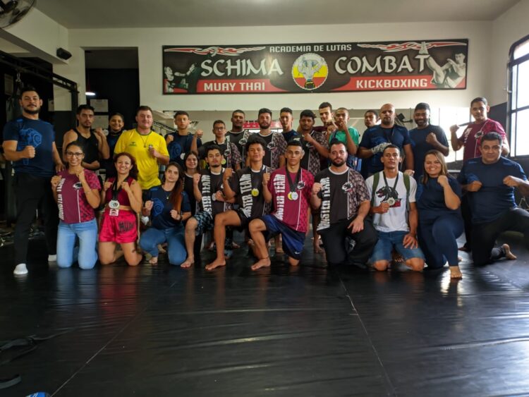 A equipe de luta Monster Team de Paranavaí participou do campeonato interno da Schima Combat