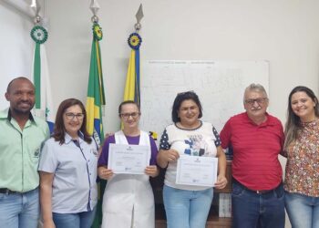 Ouvidoria Municipal de Saúde reconhece servidoras com certificado de elogio