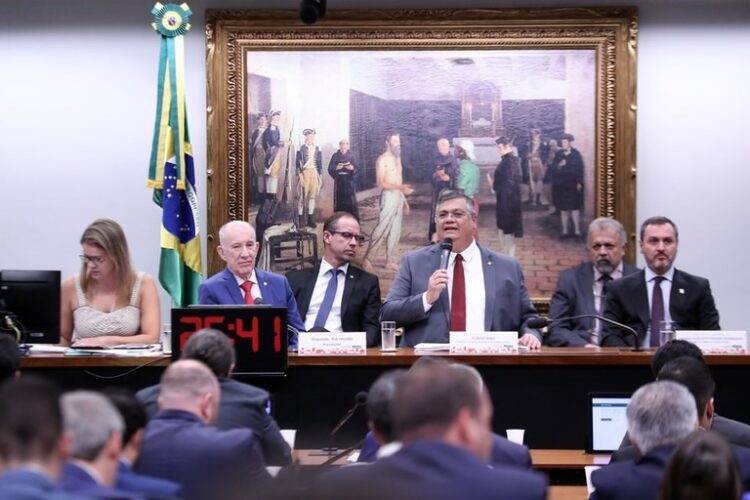 Decreto estende período de recadastramento de armas até o dia 3 de maio