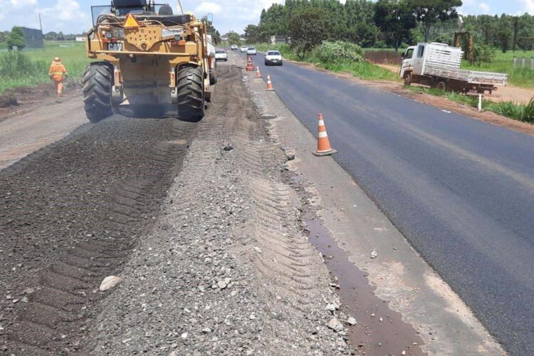Vinte quilômetros de terceiras faixas na  PR-323, no Noroeste, estão quase concluídos