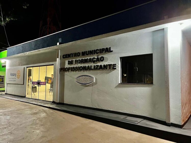 Município inaugura Centro de Formação Profissionalizante