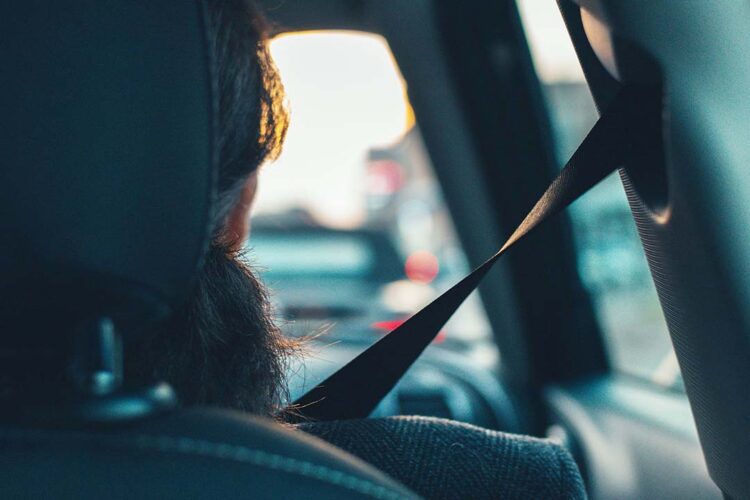 Não usar cinto de segurança continua entre as cinco principais infrações