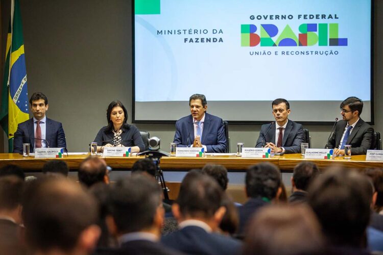 Gastos federais com saúde, educação e emendas  poderão crescer acima de demais despesas