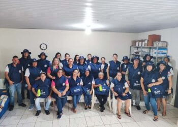 Agentes recebem kits de materiais do Programa Saúde