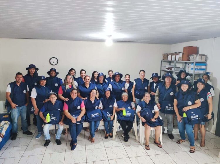 Agentes recebem kits de materiais do Programa Saúde