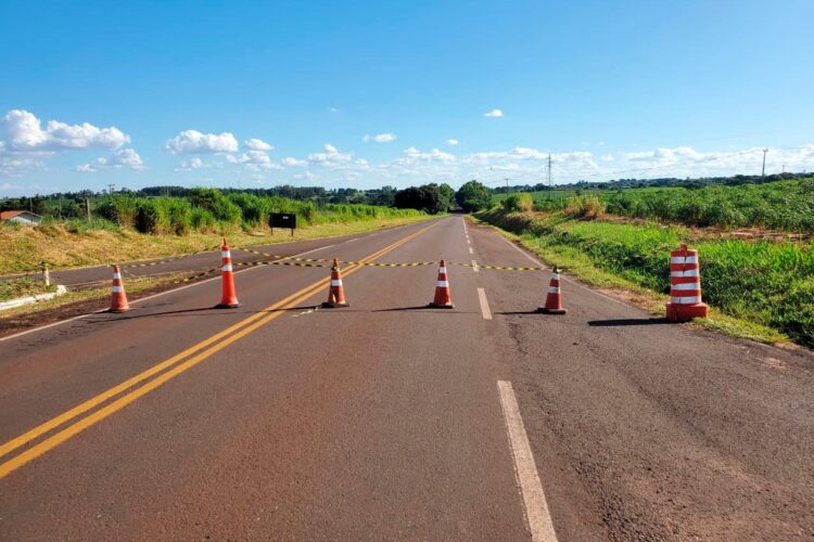 Estrada alvo de ação judicial por problemas de erosão é interditada após trecho de pavimento ceder