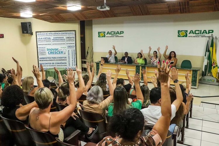 Servidores farão passeata no centro de Paranavaí