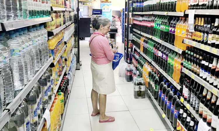 Embalagens ocultam parte dos aditivos em alimentos vendidos no Brasil