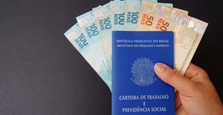 13º salário, FGTS e férias de quem faz horas extras ficam maiores