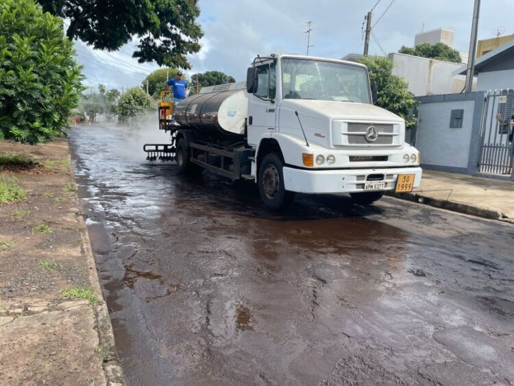 Município recupera asfalto de trecho da Travessa da Liberdade