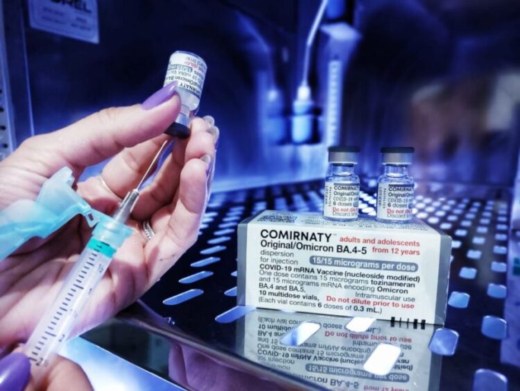 Vacina bivalente contra Covid-19 está disponível para todos os grupos prioritários indicados pelo Ministério da Saúde