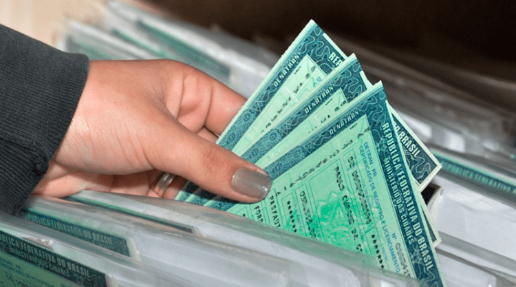 Terceira parcela do IPVA para placas com finais 3 e 4 vence nesta terça-feira