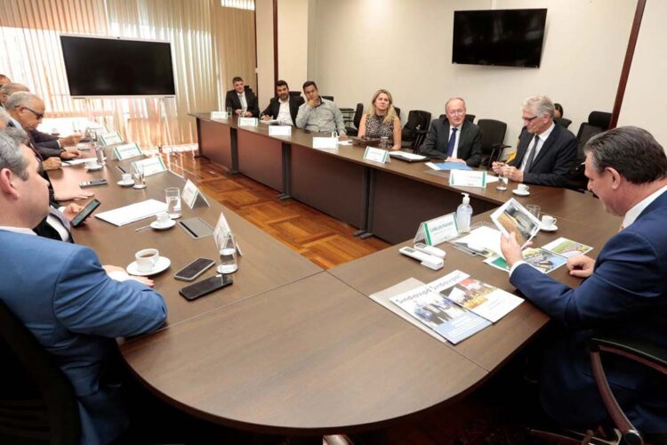 Comitiva do Paraná defende recursos para investimentos no campo