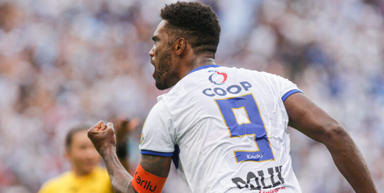 Santos assina contrato de reforços  e deve esperar final para anunciar