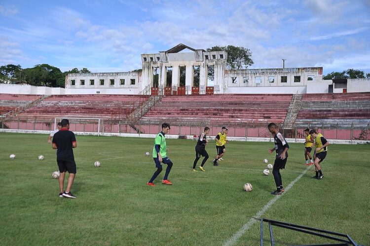 ACP tem dificuldades para montar time que disputa o Paranaense