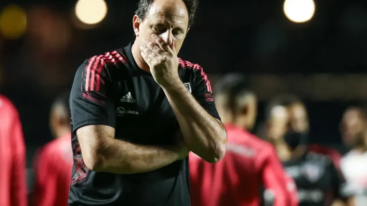 São Paulo anuncia saída do técnico Rogério Ceni