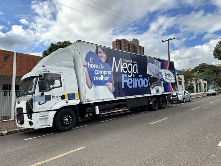Caminhão de ofertas do Mega Feirão da Anjos Colchões & Sofás já está em Paranavaí