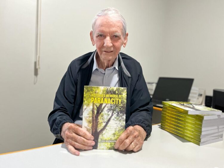 Ex-prefeito de Paranacity lança livro sobre a cidade nesta segunda (1)