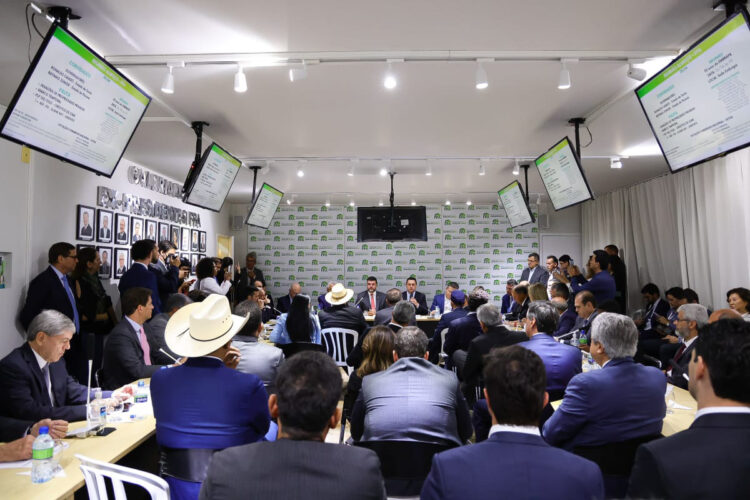 Ratinho Junior participa de encontro com a Frente Parlamentar da Agropecuária