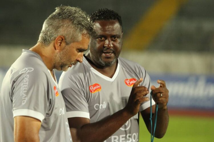 Técnico Jorge Castilho foi motorista de aplicativo antes de vencer o Flamengo