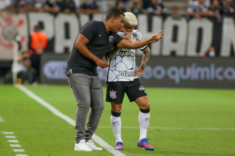 Fernando Lázaro não é mais técnico da equipe