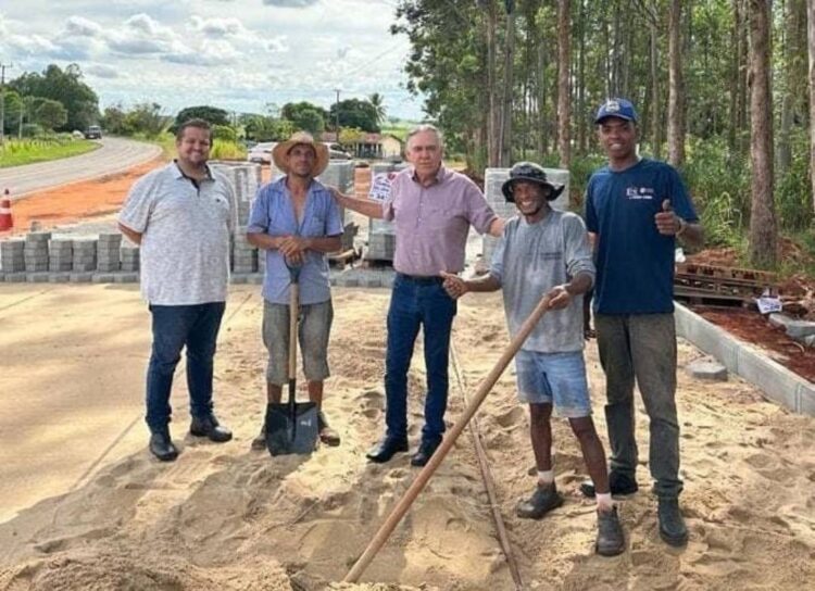 Município inicia pavimentação da estrada rural do Vai Quem Quer