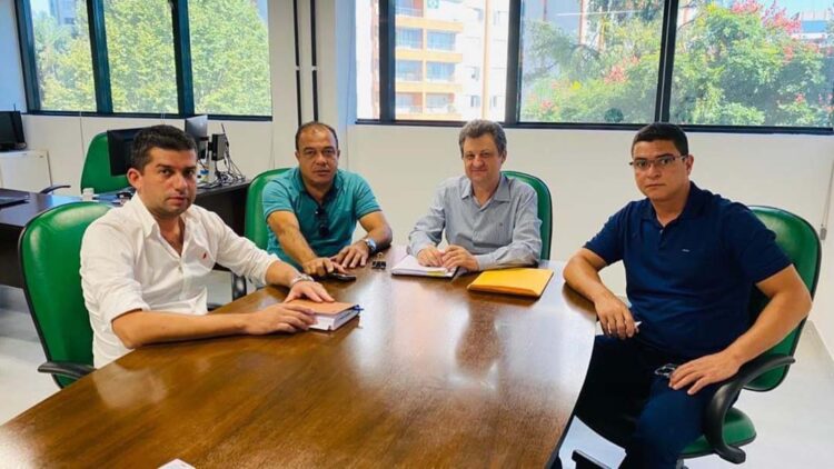 Prefeito Zé do Peixe cumpre  agenda na sede do Incra em Curitiba