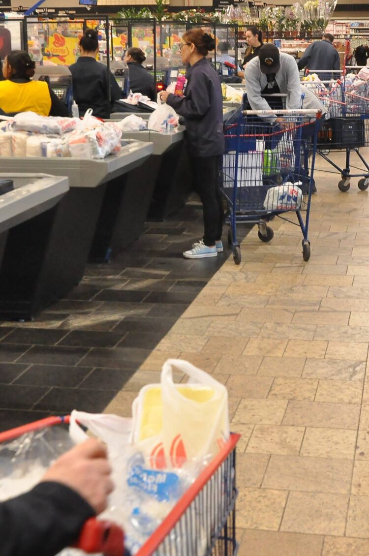 Comércio, mercados e bancos de Paranavaí fecham segunda-feira