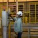 Produção industrial caiu 0,2% em fevereiro